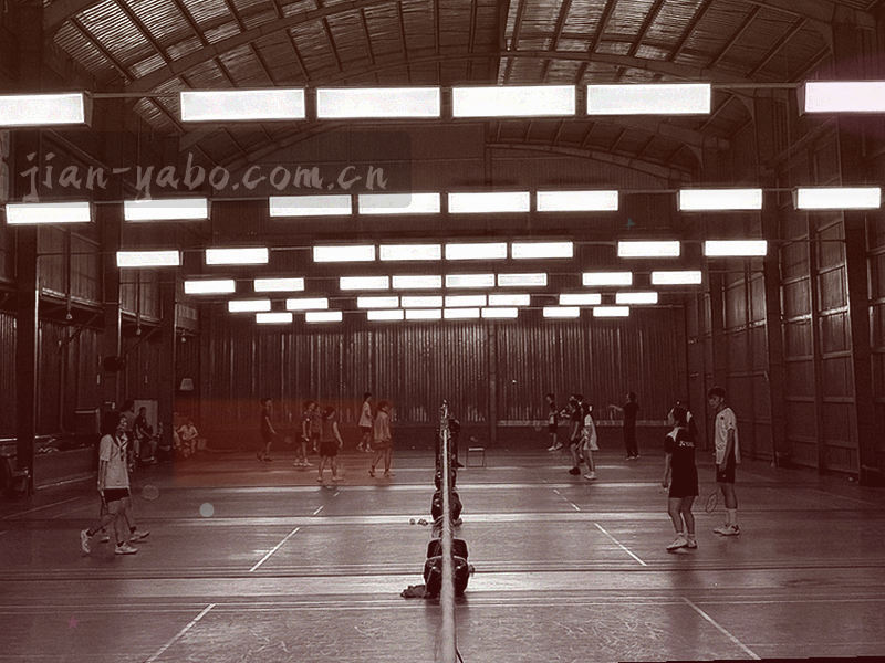 两版体育对照界面并排示意图